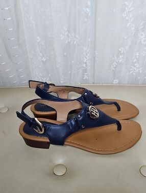 Tommy Hilfiger navy blue T-Strap sandals W/ gold TH logo W/ Block Heel Sz9.5